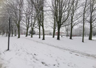 UK Snow: New immigrant family experiences snow for the first time