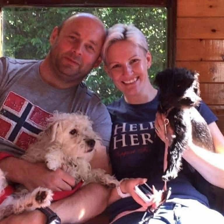 EXCLUSIVE VIDEO : Thugs smash up family home as naked husband runs after the attackers